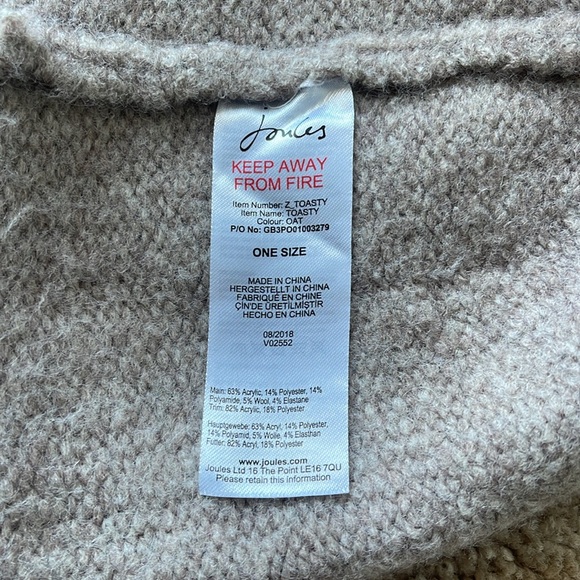 Joules ‘toasty’ beanie in Oat color with faux fur bobble OS - Picture 5 of 7